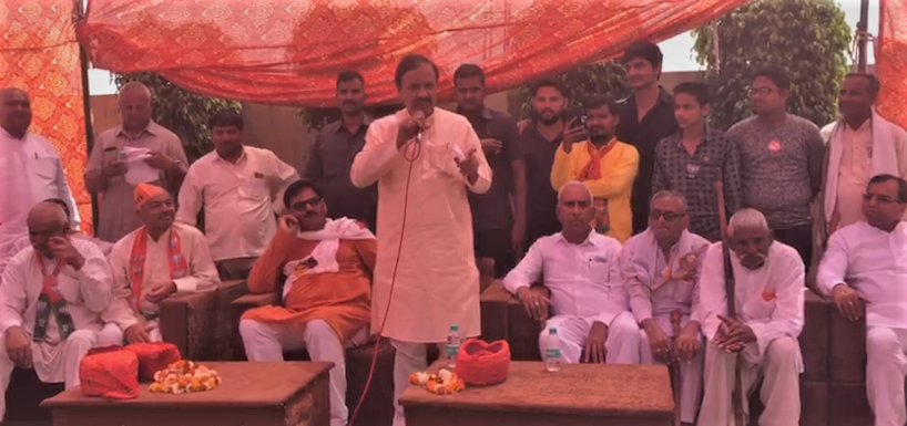 Dr. Mahesh Sharma addressing the villagers of Faleda Bangar in Jewar, Uttar Pradesh