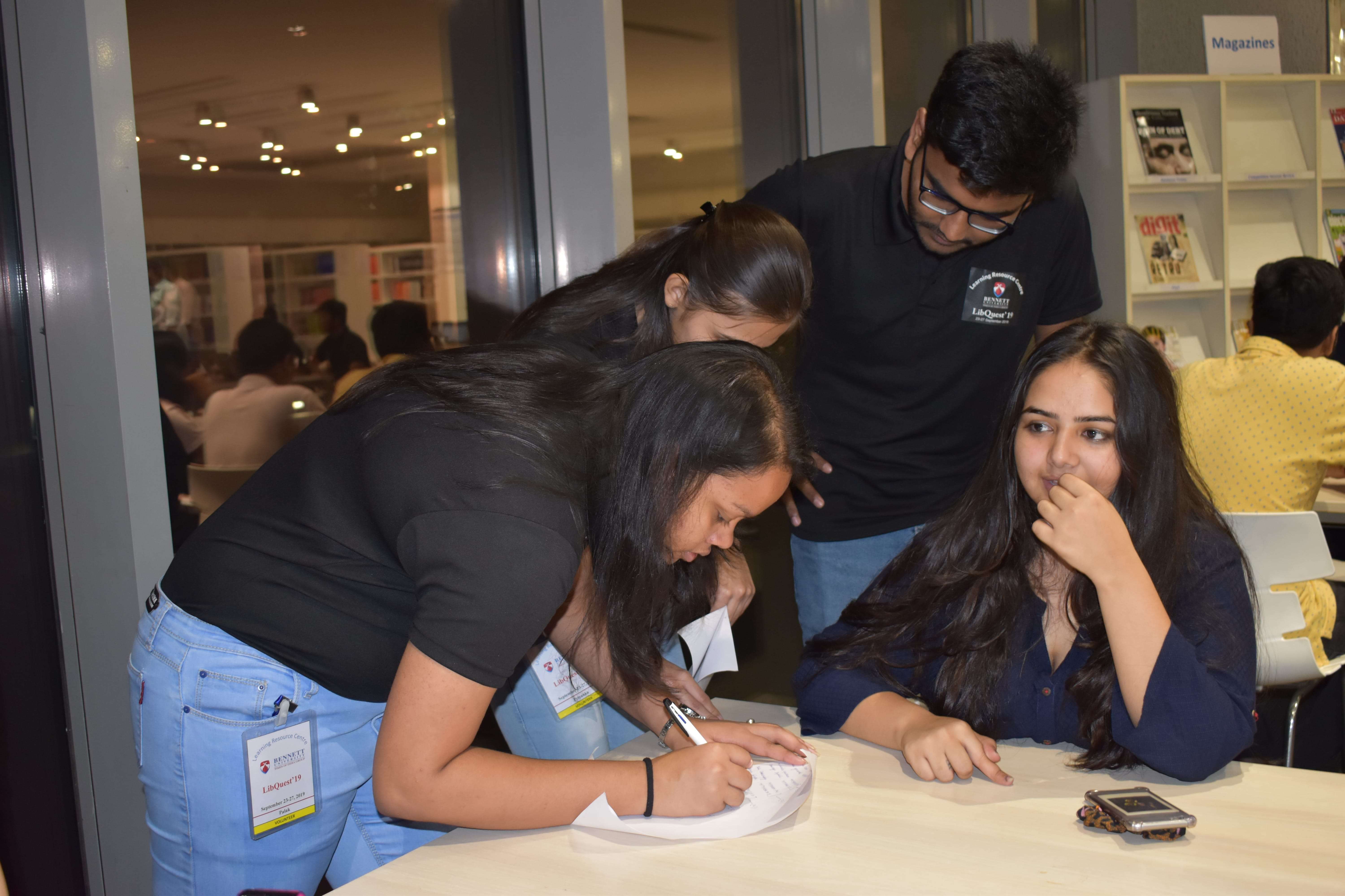 Students registering for the LibQuest ’19 event