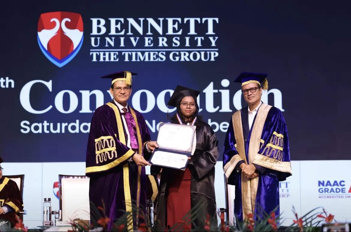 The Student Who Let the Medal Announce Her