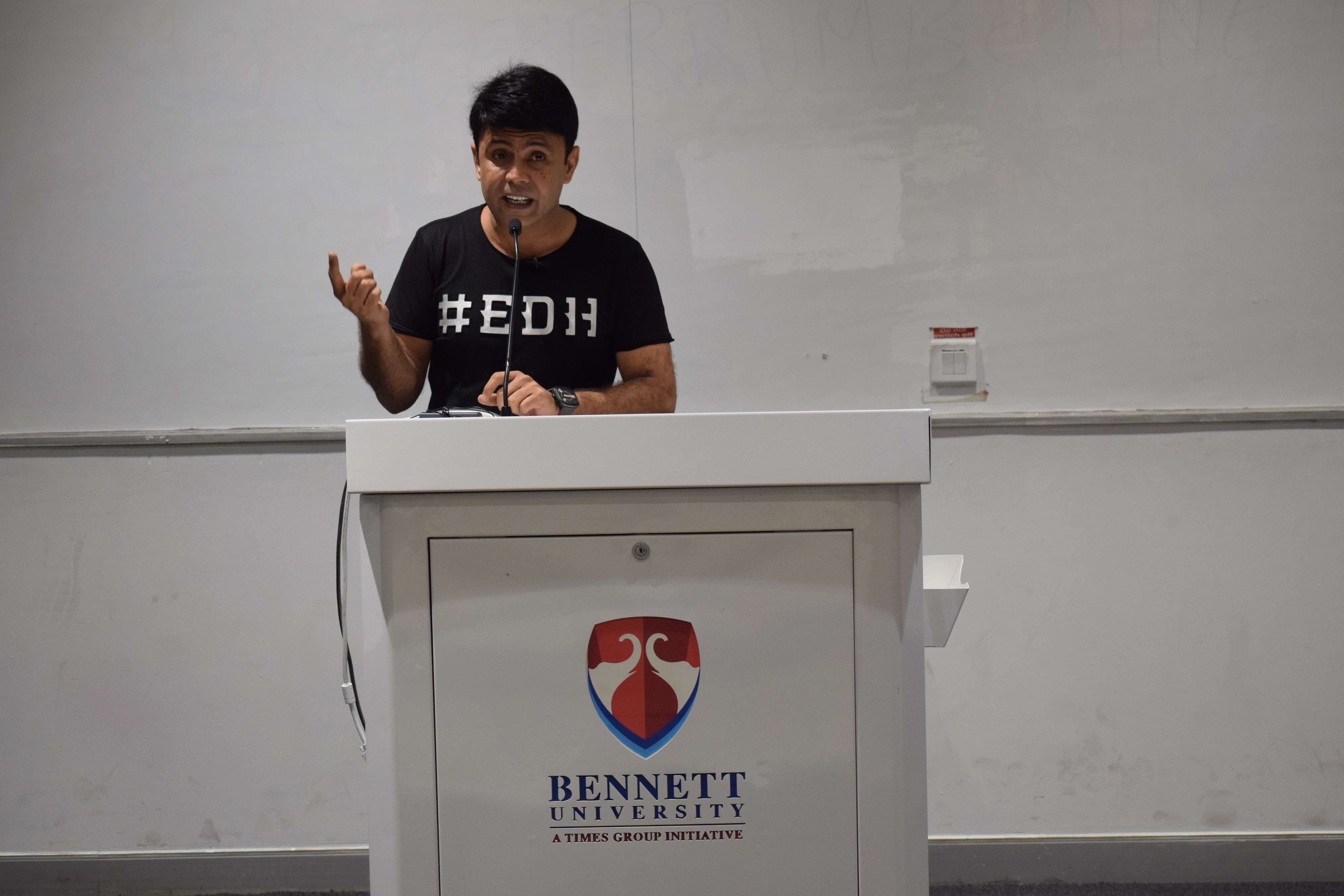 Freshers enjoy RJ Naved’s wisecracks