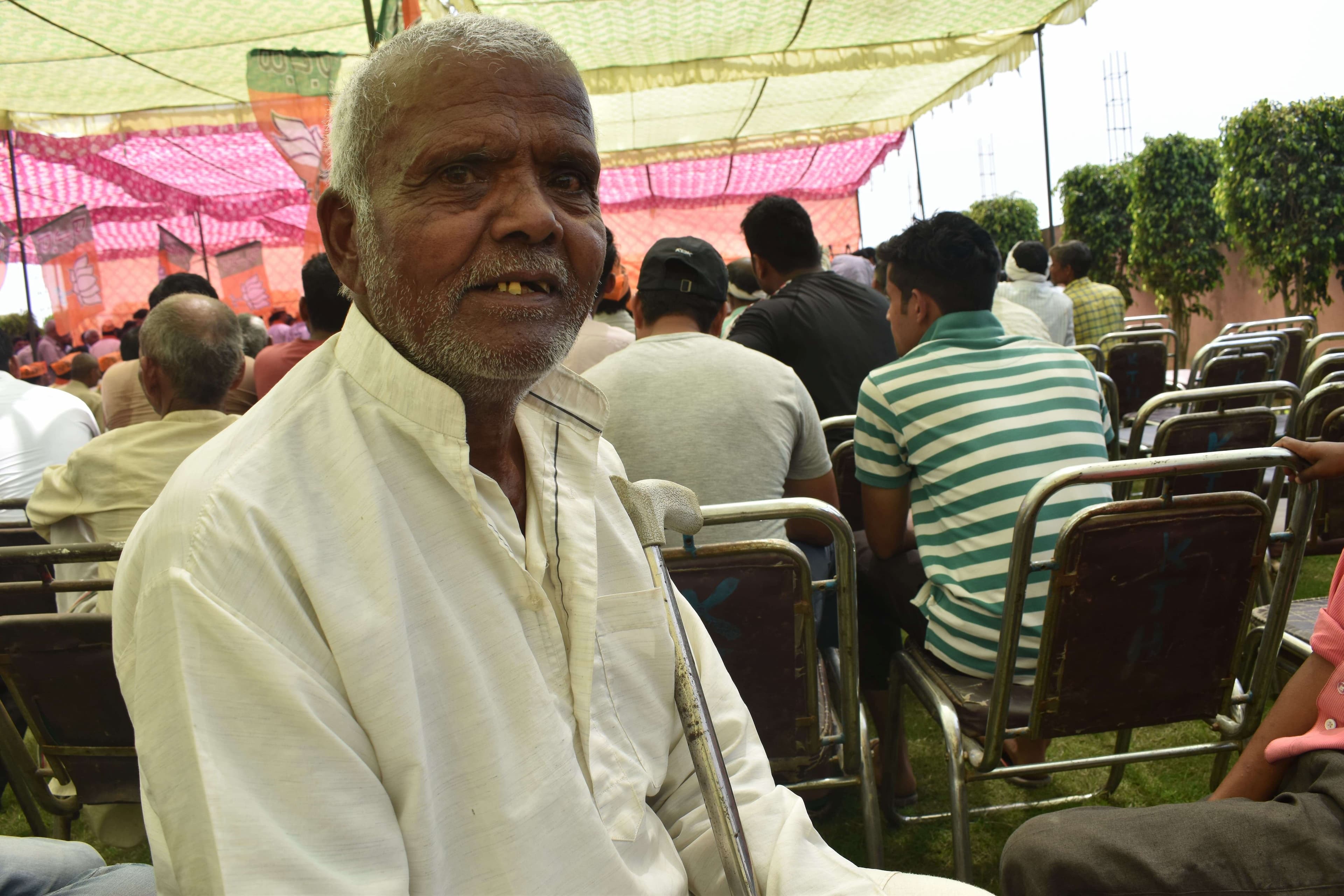 BU students talk to first-time rural voters in Jewar 