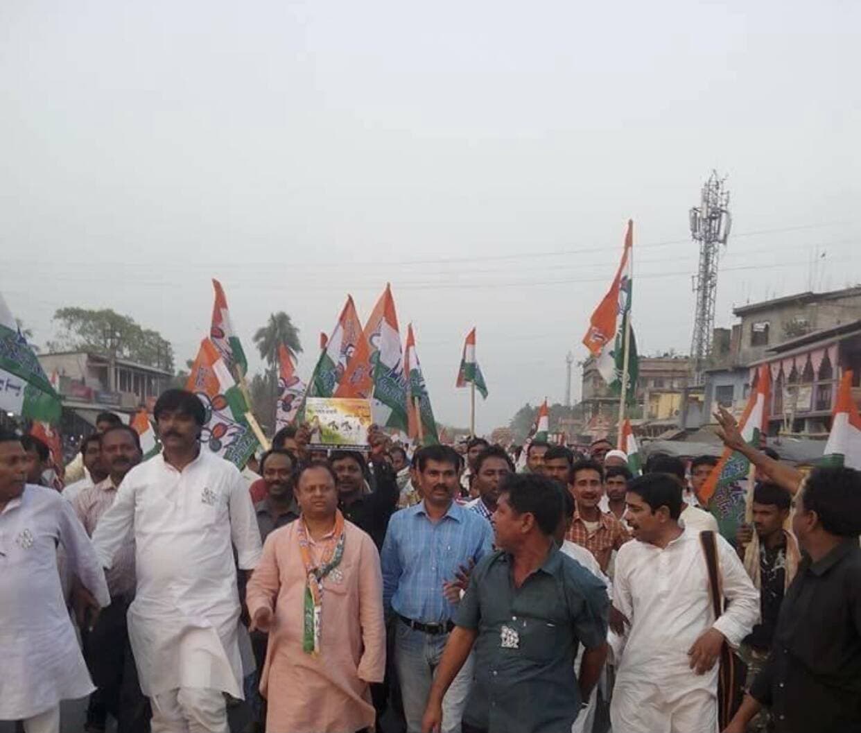 Pandemic fails to douse election fever in Bengal