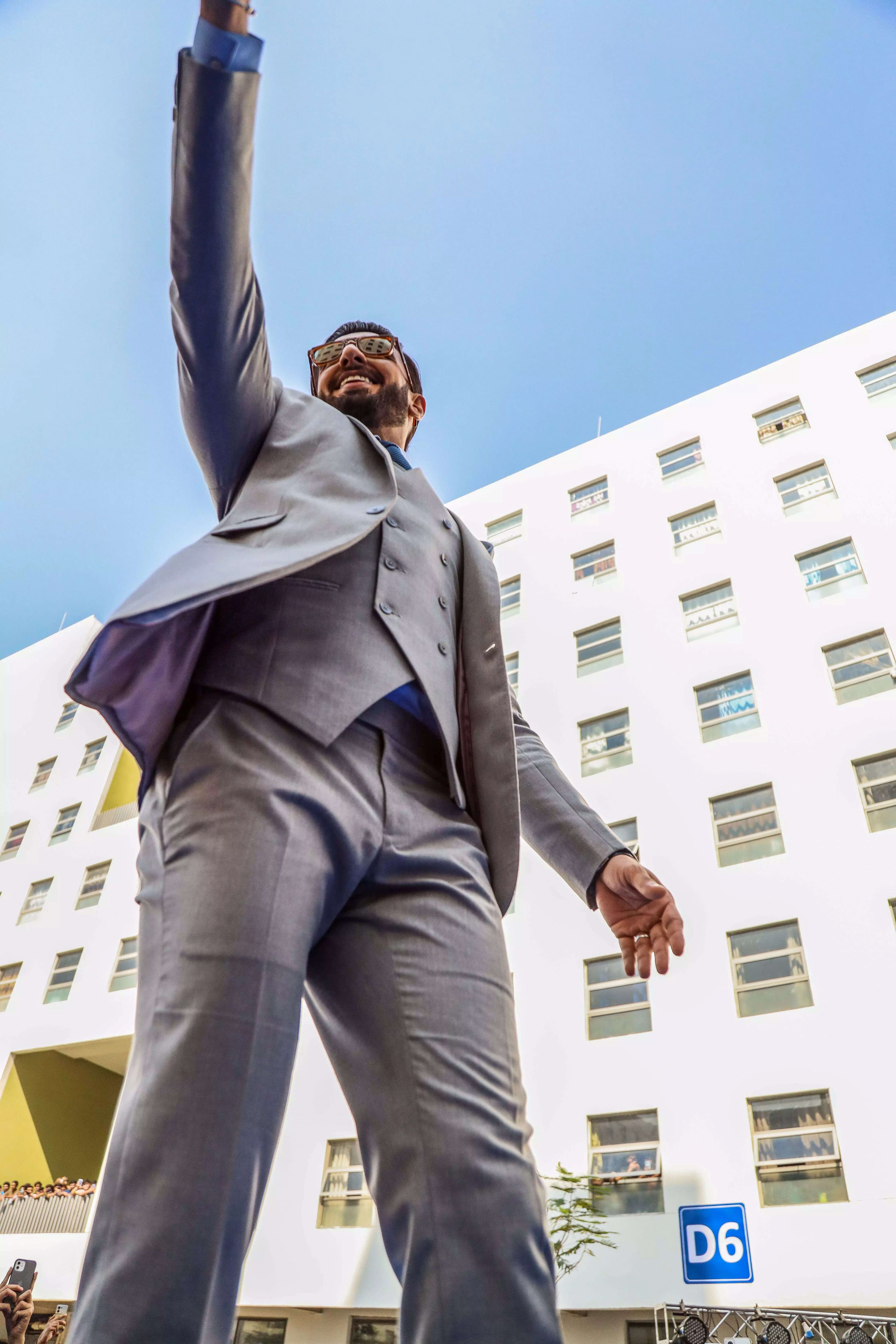 Bennetians go crazy as 'Gully boy' Ranveer dances for them