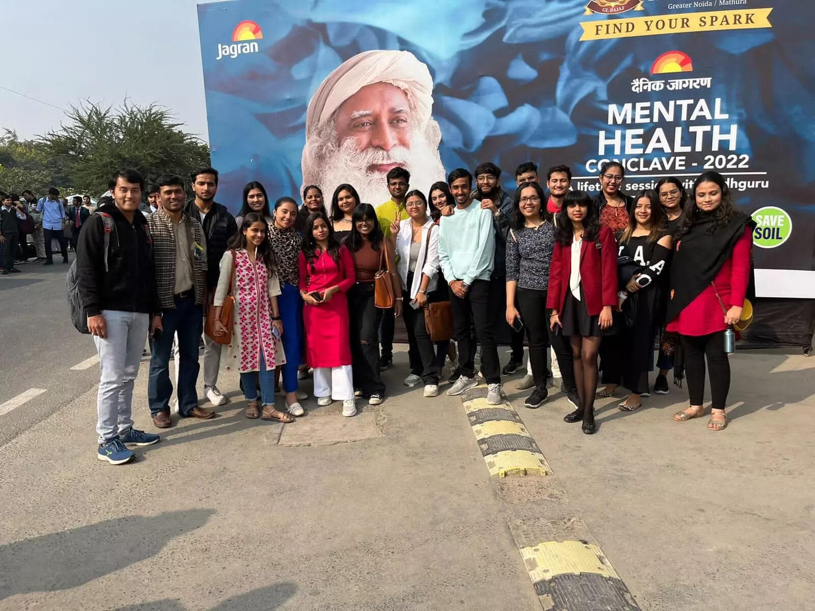 Bennett students meet Sadhguru at Mental Health Conclave