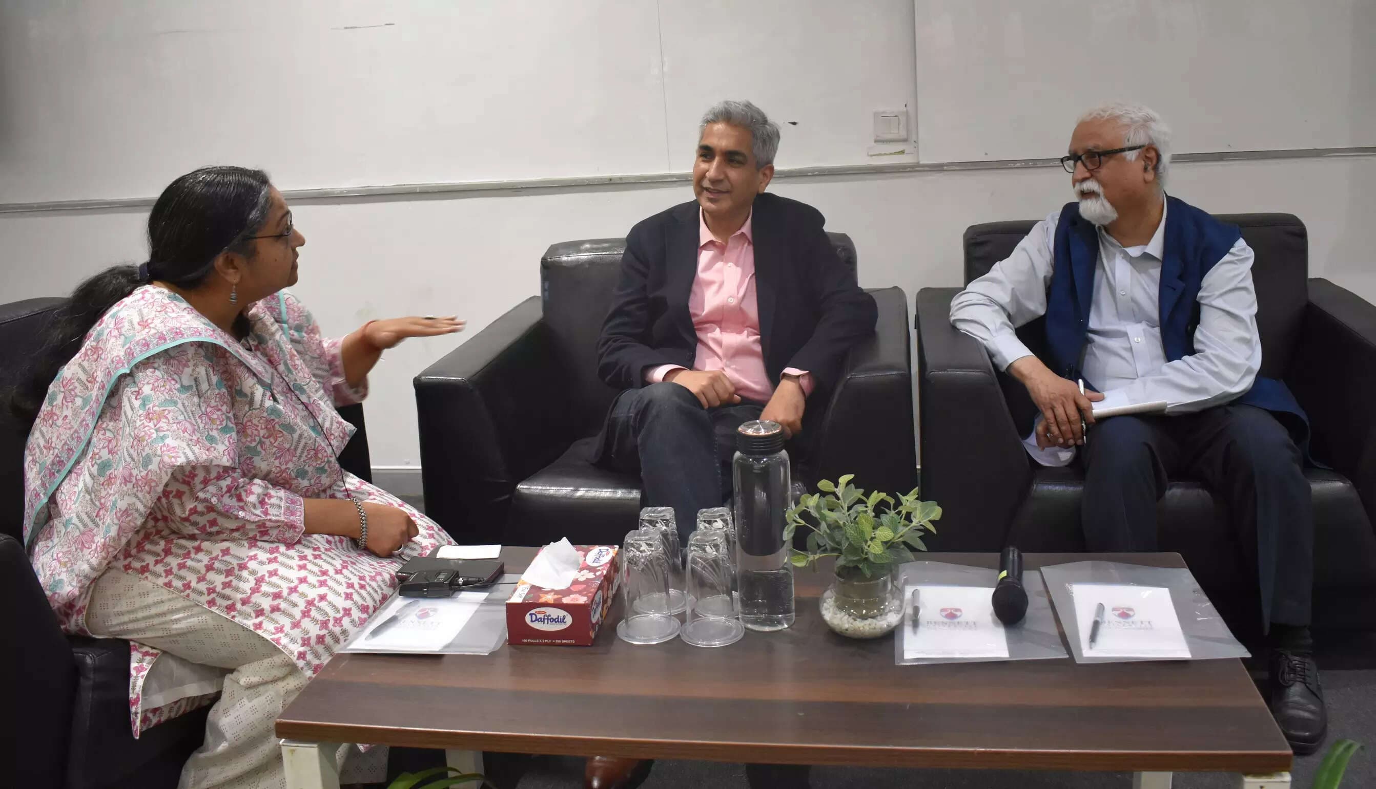 AvianWe CEO discusses PR trends with media students