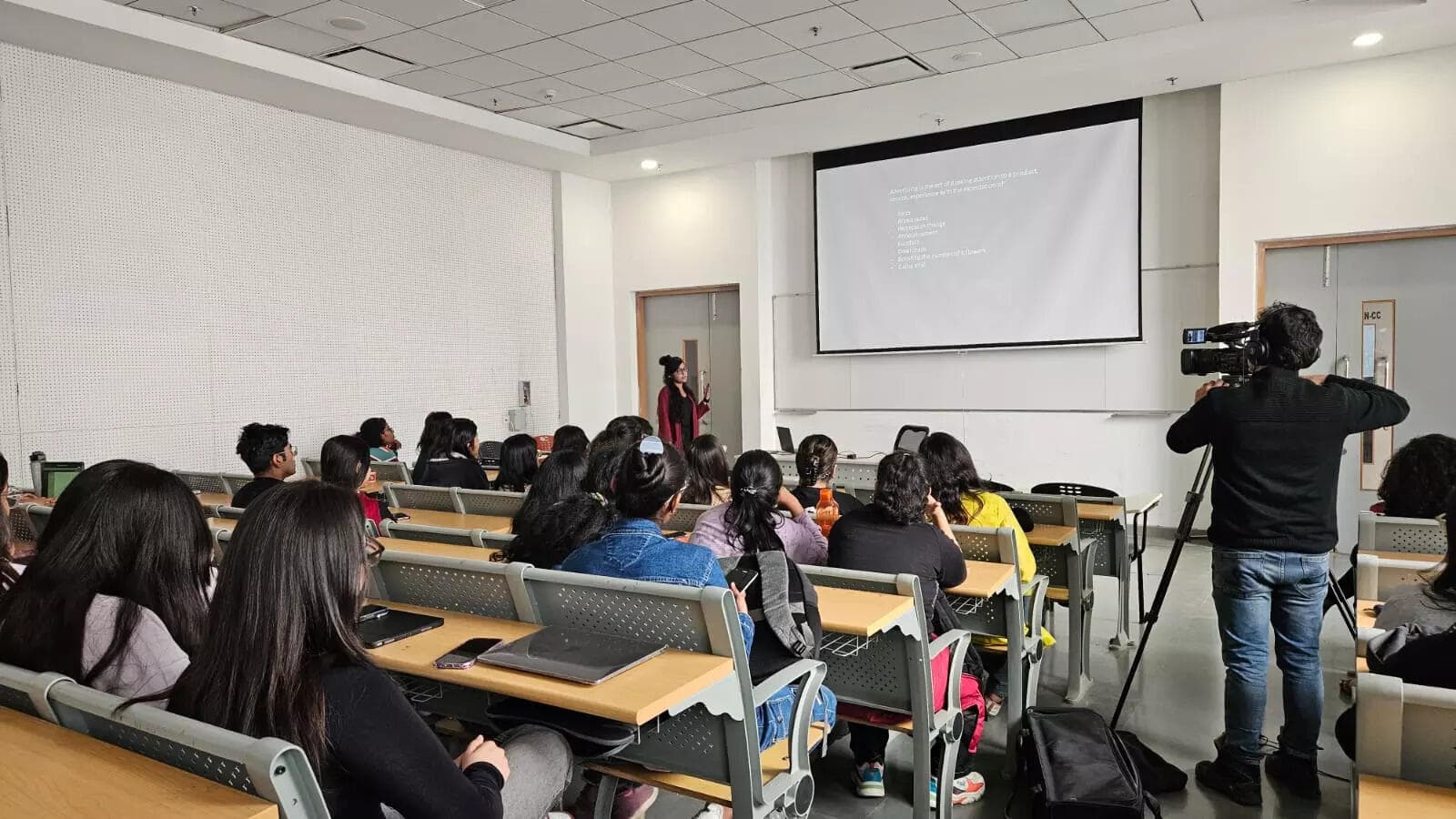 TSOM students learn futuristic advertising